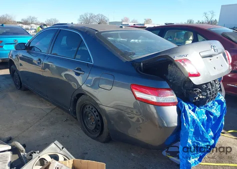 2010 Toyota Camry Le z USA, uszkodzony, nr VIN 4T1BF3EK7AU524769